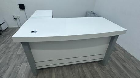 Al Malaz, Furniture, SAR 800,  Modern L-Shaped Office Desk &ndash; White & Grey &ndash; Mint Condition