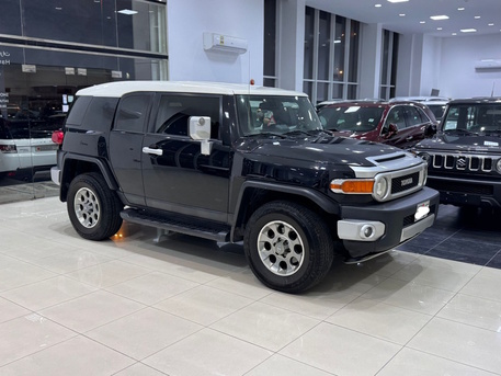 Manama, Vehicles, Cars & Trucks , BHD 6300,  Toyota FJ-Cruiser,  2013,  Automatic,  272800 KM,    (Black)