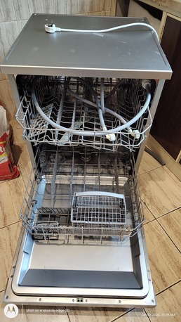 Riyadh, Appliances, SAR 650,  Midea Dishwasher (2 Years 3 Months) - 6 Programs -12 Place Settings - Silver