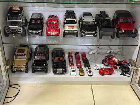 Al Aziziyah, Collectibles, SAR 123,  Metal Toy Cars Diecast Model - مجسمات سيارات