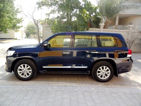 Zinj, Vehicles, Cars & Trucks , BHD 111,  Toyota Land Cruiser,  2017,  Automatic,  210000 KM,  GXR V6, First Owner, Agency Maintained - SALE / EXCHANGE