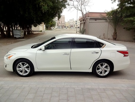 Salmaniya, Vehicles, Cars & Trucks , BHD 111,  Nissan Altima SV,  2014,  Automatic,  138000 KM,  Full Option, Agency Maintained  - Excellent Condition