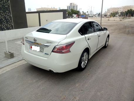 Salmaniya, Vehicles, Cars & Trucks , BHD 111,  Nissan Altima SV,  2014,  Automatic,  138000 KM,  Full Option, Agency Maintained  - Excellent Condition