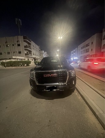 Jeddah, Vehicles, Cars & Trucks , SAR 159000,  Gmc Yukon,  2022,  Automatic,  86000 KM,    Model For Sale