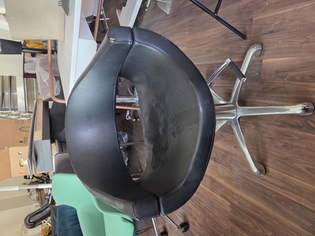 Manama, Health & Beauty Items, BHD 140,  HAIR STYLING CHAIR