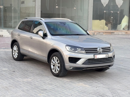 Manama, Vehicles, Cars & Trucks , BHD 3500, Volkswagen Touareg, 2016, Automatic, 177000 KM, (Silver)