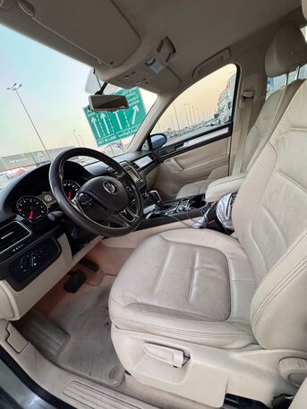 Manama, Vehicles, Cars & Trucks , BHD 3500, Volkswagen Touareg, 2016, Automatic, 177000 KM, (Silver)