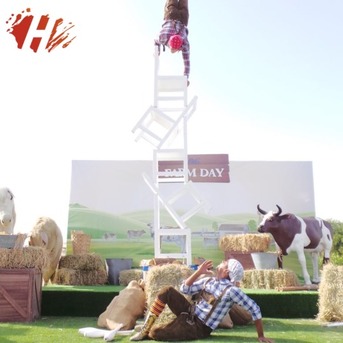 Dubai, Business, Spectacular Chair Balance Show Dubai