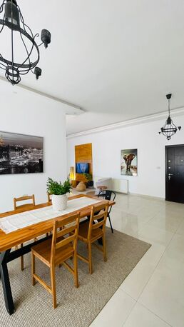 Amman, Apartments/Houses, Jod 900/month,  Furnished,  2 BR,  Spacious Furnisbed Apartment For Rent In Jabal Amman