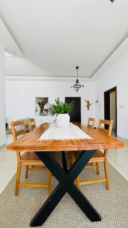 Amman, Apartments/Houses, Jod 900/month,  Furnished,  2 BR,  Spacious Furnisbed Apartment For Rent In Jabal Amman