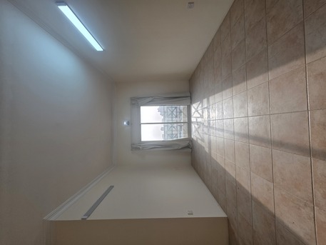 Adliya, Apartments/Houses, BHD 420/month,  3 BR,  Parking -Very Neet Semi Furnished 3 BHK Balcony Flat With Ewa @420/BD In Adliya