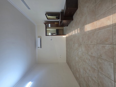 Adliya, Apartments/Houses, BHD 420/month,  3 BR,  Parking -Very Neet Semi Furnished 3 BHK Balcony Flat With Ewa @420/BD In Adliya