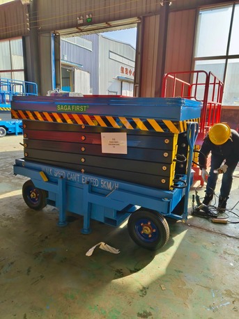Riyadh, Heavy Equipment, SAR 22000,  FOR SALE &ndash; 2 &times; SCISSOR LIFTS