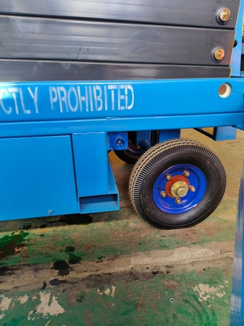 Riyadh, Heavy Equipment, SAR 22000,  FOR SALE &ndash; 2 &times; SCISSOR LIFTS