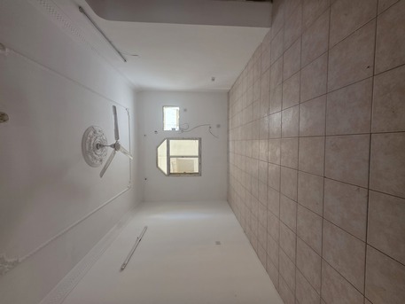 Mahooz, Apartments/Houses, BHD 180/month,  2 BR,  Parking -Neet & Clean UN Furnished 2 BHK Balcony Family Flat Without Ewa 180/BD Mahoo