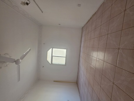 Mahooz, Apartments/Houses, BHD 180/month,  2 BR,  Parking -Neet & Clean UN Furnished 2 BHK Balcony Family Flat Without Ewa 180/BD Mahoo