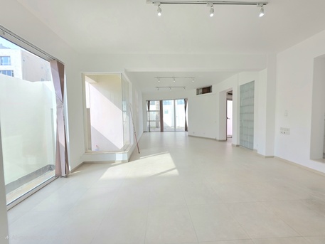 Manama, Commercial Villas, BHD 1100,  Spacious 4 Bedroom Semi Furnished Commercial Villa For Rent.
