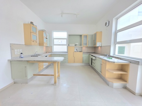 Manama, Commercial Villas, BHD 1100,  Spacious 4 Bedroom Semi Furnished Commercial Villa For Rent.