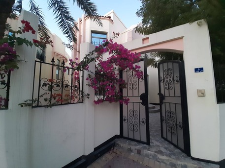 Hamala, Villas, BHD 750,  300 Sq. Feet,  Hamala/Modern Semi Furnished Villa Exclusive  CLOSE BISB