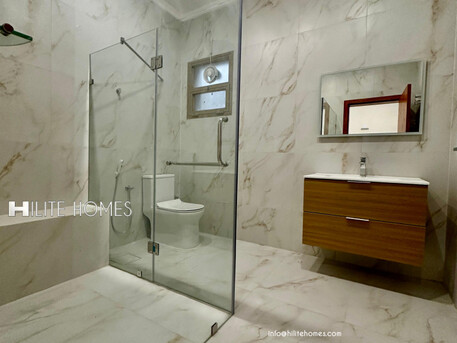 Kuwait City, Apartments/Houses, KWD 1200/month,  5 BR,  Renovated Floor For Rent In Shuhada