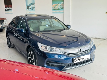 Manama, Vehicles, Cars & Trucks , BHD 1,  Honda Accord,  2017,  104000 KM,  With Sunroof - 1 Owner