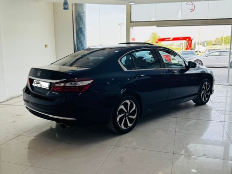 Manama, Vehicles, Cars & Trucks , BHD 1,  Honda Accord,  2017,  104000 KM,  With Sunroof - 1 Owner