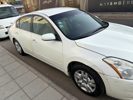 Riyadh, Vehicles, Cars & Trucks , SAR 13000,  Nissan Altima 2010 Model,  2010,  Manual,  240 KM,  Nissan Altima For Sale