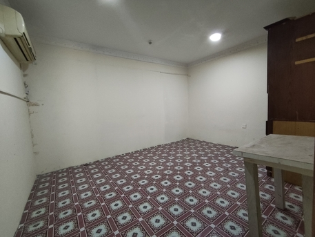 Mahooz, Apartments/Houses, BHD 130/year,  1 BR,  Mahooz:- Rooftop Studio Flat On Rent With Ewa..
