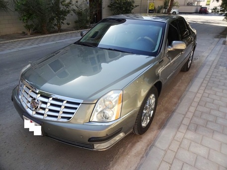 Umm Al Hassam, Vehicles, Cars & Trucks , BHD 111,  Cadillac DTS,  2011,  Automatic,  72000 KM,  Full Option, Agency Maintained, Low Mileage - URGENT SALE