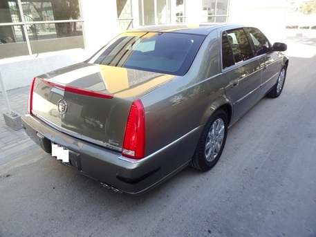 Umm Al Hassam, Vehicles, Cars & Trucks , BHD 111,  Cadillac DTS,  2011,  Automatic,  72000 KM,  Full Option, Agency Maintained, Low Mileage - URGENT SALE