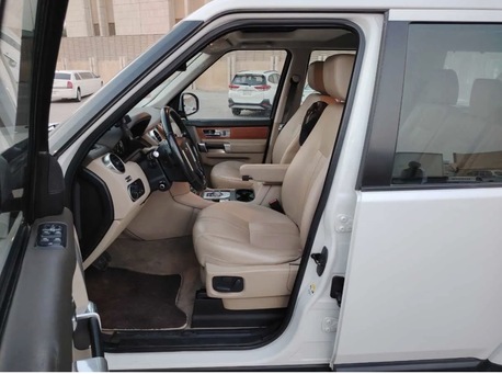 Riyadh, Vehicles, Cars & Trucks , SAR 70000,  Land Rover Discovery HSE,  2015,  Automatic,  165000 KM,  Land Rover Discovery LR4 For Sale