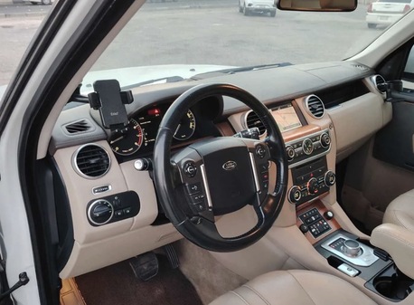 Riyadh, Vehicles, Cars & Trucks , SAR 70000,  Land Rover Discovery HSE,  2015,  Automatic,  165000 KM,  Land Rover Discovery LR4 For Sale