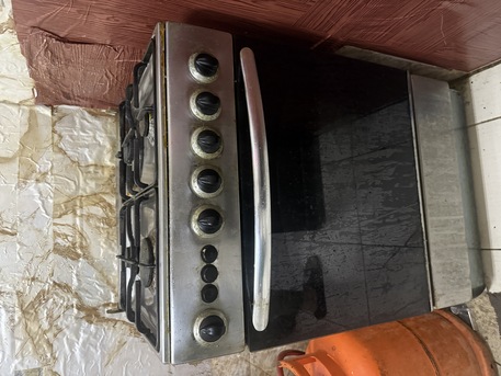 Dammam, Household Items, SAR 130,  Urgently Selling Gas Stove 4 Burner(cooking Range)