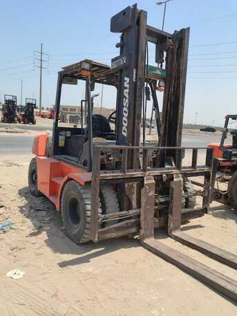 Jubail, Heavy Equipment, SAR 1000,  Forklifts Are Available For Rent.