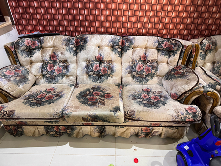 Al Aziziyah, Furniture, SAR 490,  5 Seater Sofa Very Good Condition