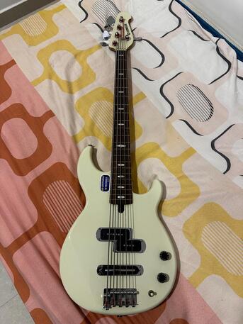 Dammam, Musical Instruments, SAR 1700,  Beautiful 5 String Yamaha Bass Guitar- Elegant Color