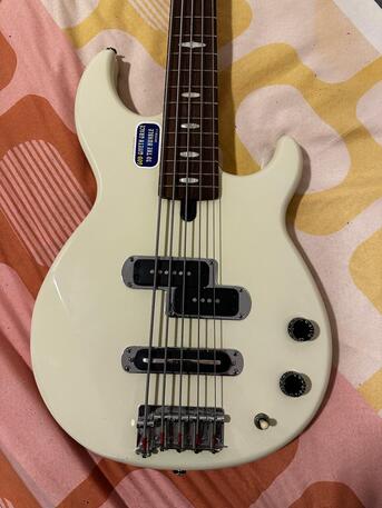 Dammam, Musical Instruments, SAR 1700,  Beautiful 5 String Yamaha Bass Guitar- Elegant Color