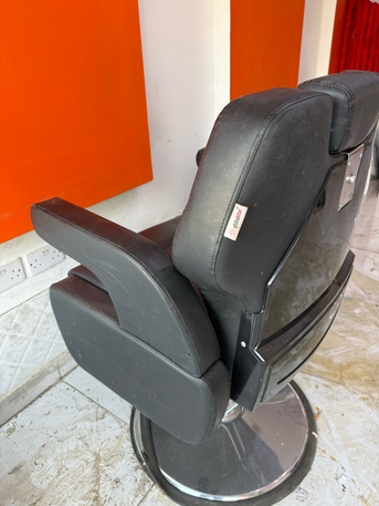 Jeddah, Health & Beauty Items, SAR 1200,  Saloon Chair With Table ,