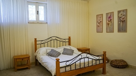 Amman, Apartments/Houses, JOD 12000/year,  Furnished,  2 BR,  Hertige Ground Floor 2B Fully Furnished Apart In Jabal Webdeh 00962777688956