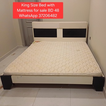 Manama, Furniture, BHD 48,  ✅️ King Size Bed And Mattress For Sale In Good Condition With Delivery