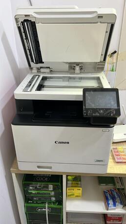 Riyadh, Furniture, SAR 8000,  URGENT SALE: Complete High-Quality Office Furniture Set (Desks)