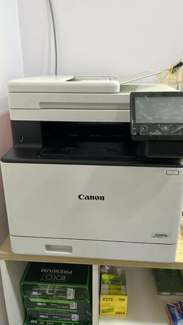 Riyadh, Furniture, SAR 8000,  URGENT SALE: Complete High-Quality Office Furniture Set (Desks)