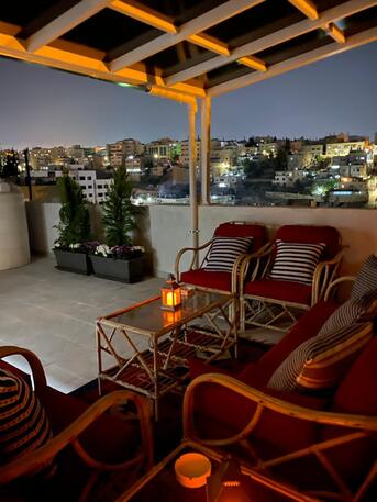 Jabal Al-Weibdeh, Apartments/Houses, JOD 550/month,  Furnished,  2 BR,  120 Sq. Meter,  Nice And Bright Furnished Apartment For Rent In Al Weibdeh