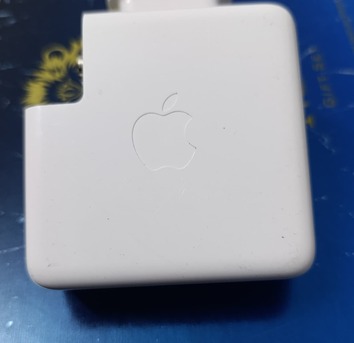 Riyadh, Electronics, SAR 150,  Apple USB-C Power Adapter