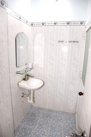 Ho Chi Minh City, Apartments/Houses, USD 240/month,  Furnished,  Studio,  20 Sq. Meter,  Only One Affordable Room For Intellectual Expats Overlapping District 3 And 1