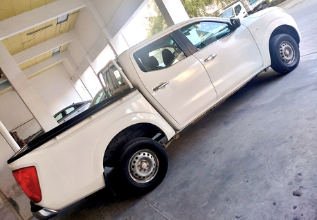 Salmaniya, Vehicles, Cars & Trucks , Nissan Navara,  2017,  Manual,  149000 KM,    ( Diesel ) Double Cabin Pic Up