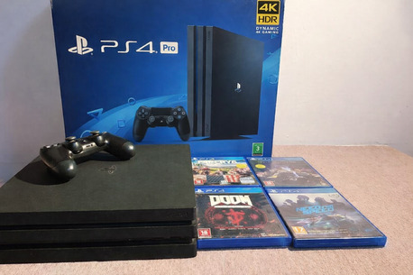 Riyadh, Video Games, SAR 900,  PS4 PRO 1TB + Free Games, Excellent Condition