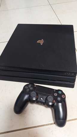 Riyadh, Video Games, SAR 900,  PS4 PRO 1TB + Free Games, Excellent Condition