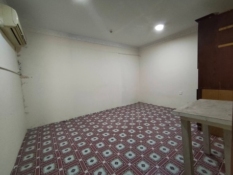 Mahooz, Apartments/Houses, BHD 130/month,  Studio,  Mahooz:- Rooftop Unfurnished Studio Flat On Rent.Bd 130/- With Ewa, 40Bd Limit