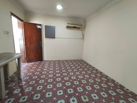 Mahooz, Apartments/Houses, BHD 130/month,  Studio,  Mahooz:- Rooftop Unfurnished Studio Flat On Rent.Bd 130/- With Ewa, 40Bd Limit